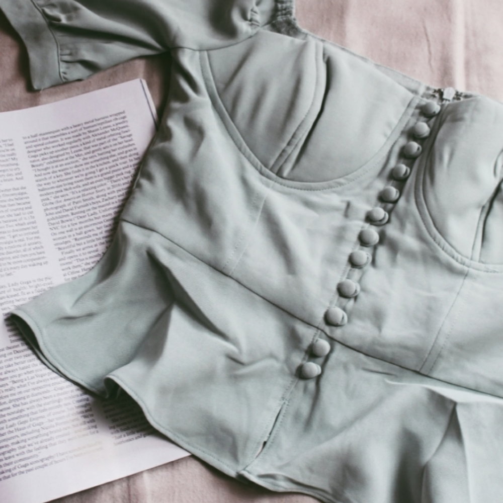 🆕️//The Penelope// Sage ruffle crop top